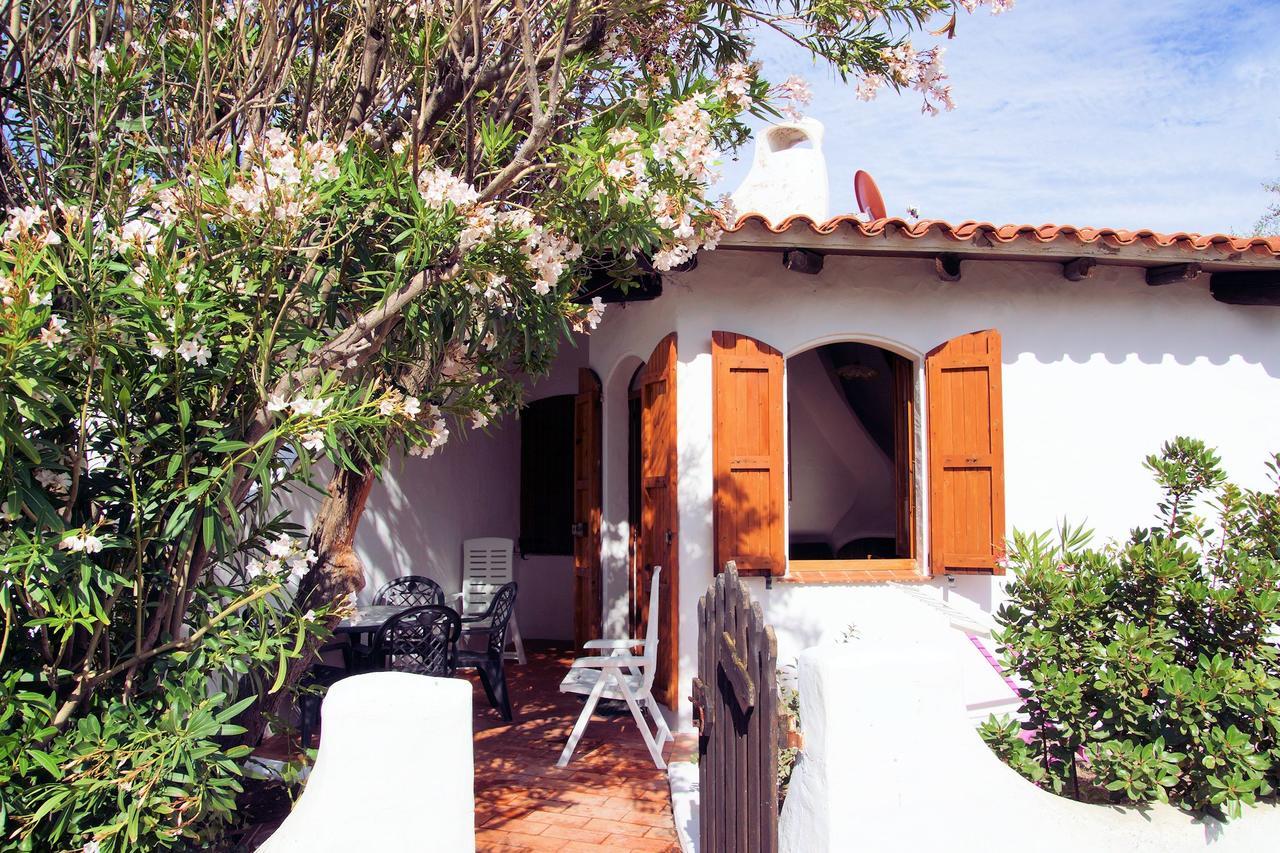 Sa Fiorida Case Vacanze วัลเลดอเรีย ภายนอก รูปภาพ